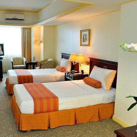 Networld Hotel Spa And Casino Пасай Екстериор снимка